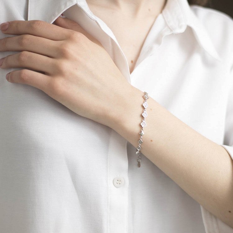 Срібний браслет "Конюшина" (фіаніт) 141168 від ювелірного магазину Онікс - 3