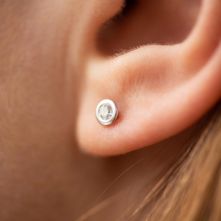 Золоті сережки - пусети з діамантами 36801121 від ювелірного магазину Онікс - 1