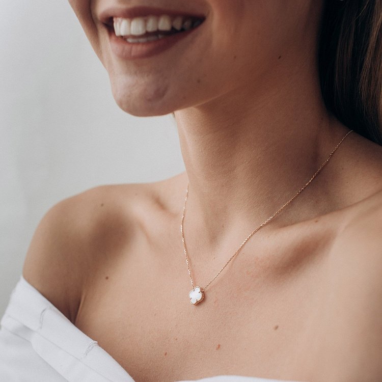 Золотое колье "Клевер" (перламутр) кол01663 от ювелирного магазина Оникс - 3