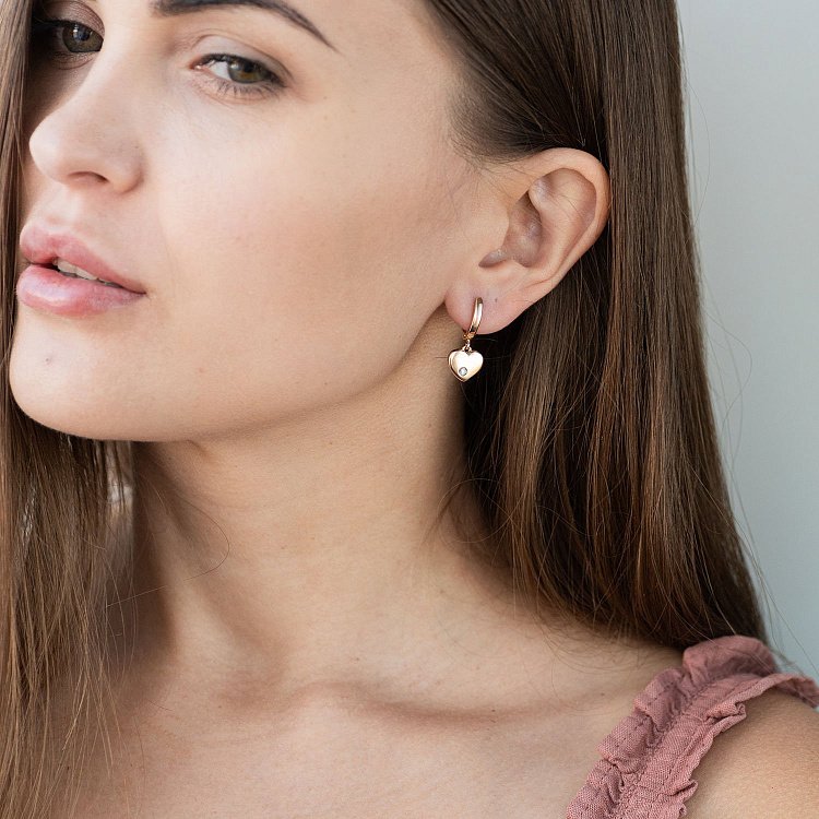 Сережки "Сердечки" з фіанітами (червоне золото) с07007 від ювелірного магазину Онікс - 1