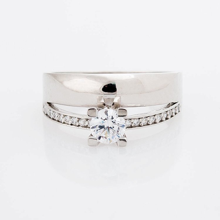 Золота заручальна каблучка з фіанітами к04891 від ювелірного магазину Онікс - 1