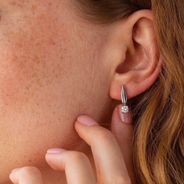 Серьги в белом золоте с бриллиантами 502390 от ювелирного магазина Оникс - 3