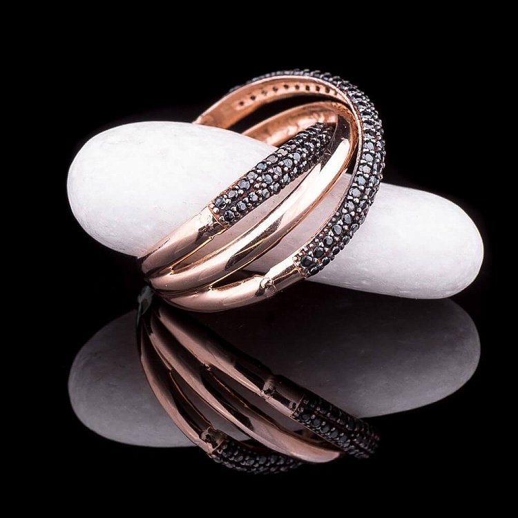 Золота каблучка з фіанітами к03492 від ювелірного магазину Онікс - 1