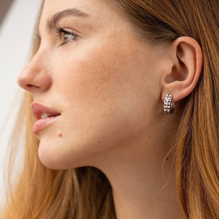 Сережки - кільця "Monica" у білому золоті с08854 від ювелірного магазину Онікс - 5