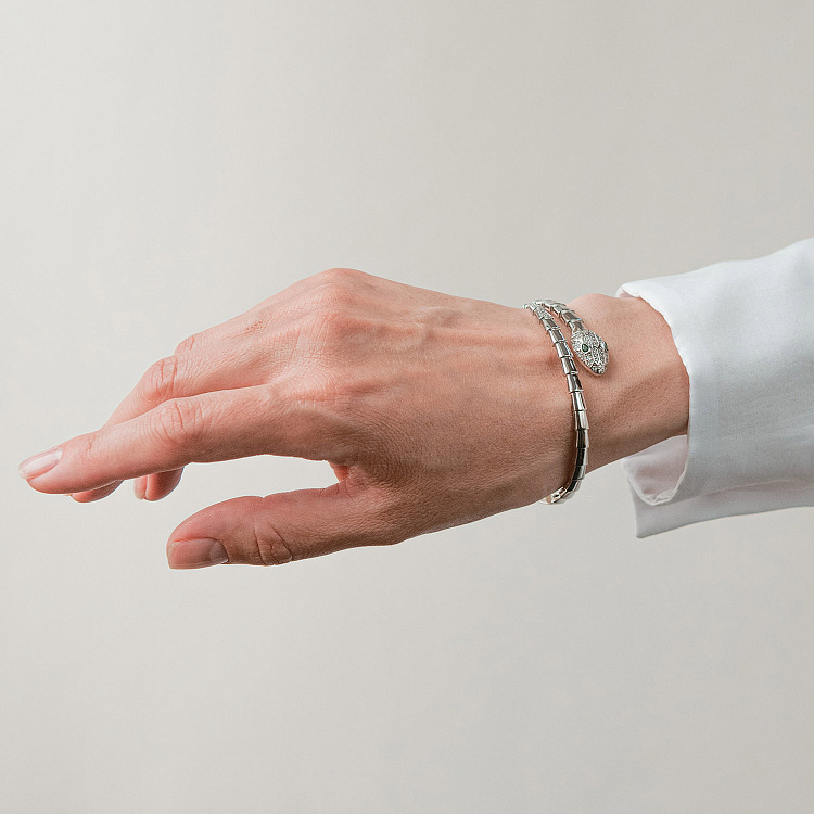 Жесткий браслет "Змея" в белом золоте (фианиты) б05512 от ювелирного магазина Оникс - 1