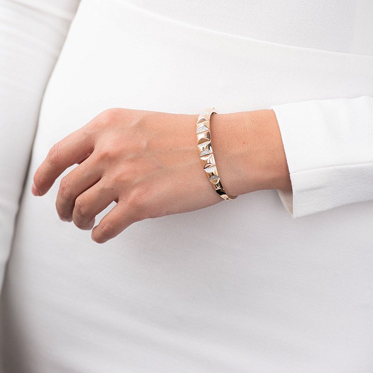 Жорсткий браслет в червоному золоті (фіаніти) б04420 від ювелірного магазину Онікс - 1