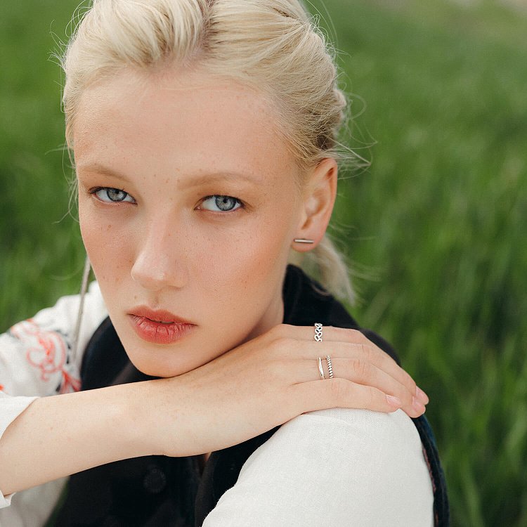 Серебряное кольцо "Скарлетт" 112643 от ювелирного магазина Оникс - 1