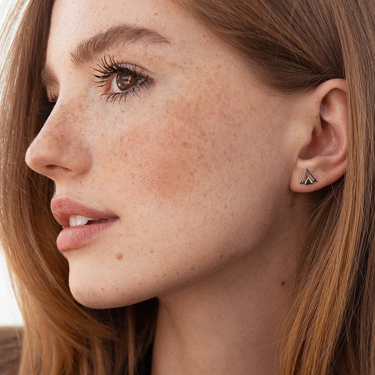 Серьги-пусеты "Треугольники" (белое золото) с06979 от ювелирного магазина Оникс - 3