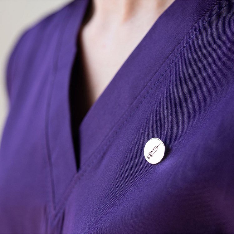 Медицинский значок "Шприц" в серебре 20044 от ювелирного магазина Оникс - 2