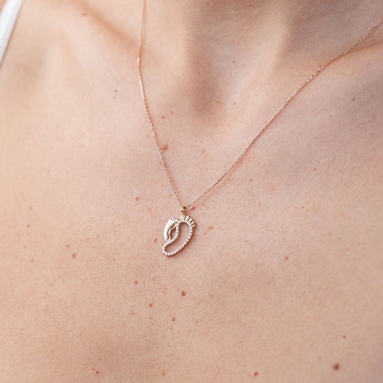 Золотое колье "Ножки матери и младенца" (фианиты) кол01363 от ювелирного магазина Оникс - 1