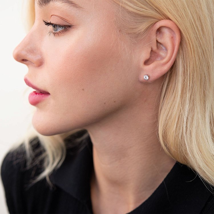 Срібні сережки-пусети з фіанітами (5мм) 12328 від ювелірного магазину Онікс - 1