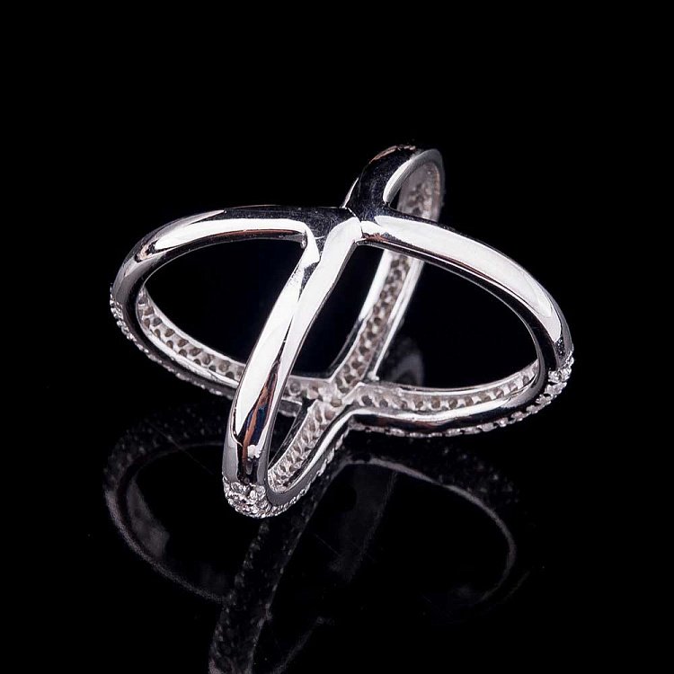 Серебряное кольцо с фианитами 111816 от ювелирного магазина Оникс - 1