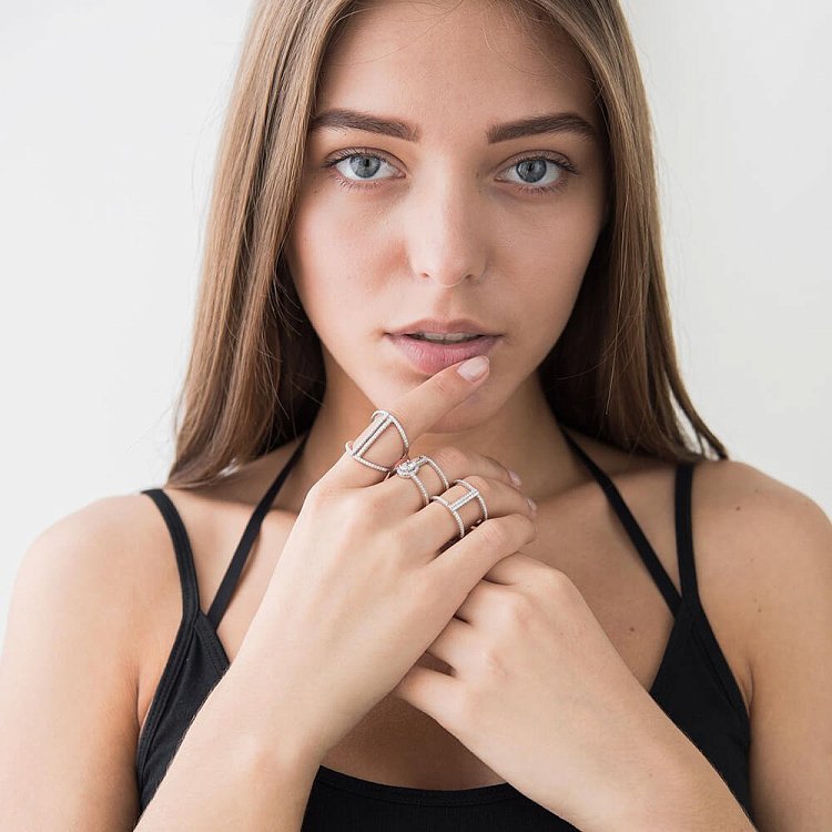 Срібний перстень з фіанітами (родій) 111730 від ювелірного магазину Онікс - 4