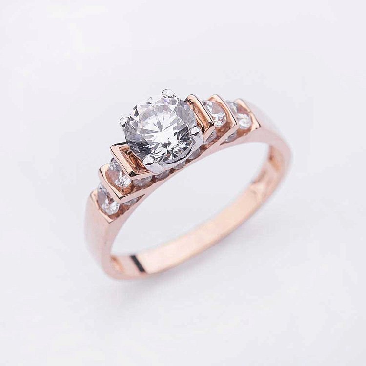 Помолвочное золотое кольцо с фианитами к04582 от ювелирного магазина Оникс