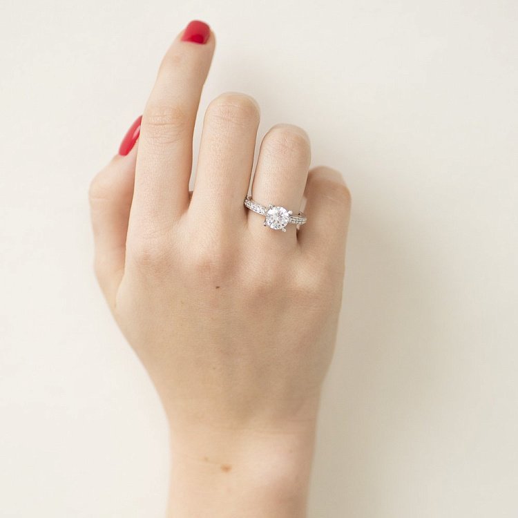 Срібний перстень з фіанітами 11964 від ювелірного магазину Онікс - 1