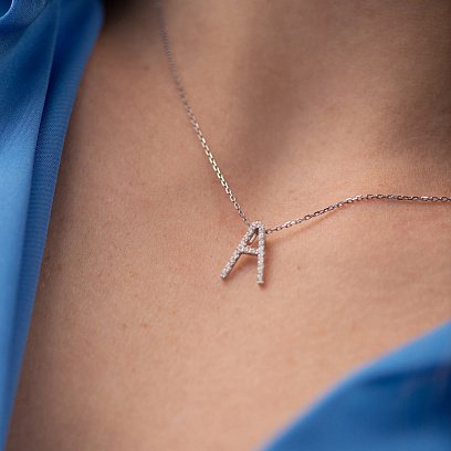 Золоте кольє з літерою "А" з діамантами 133651121