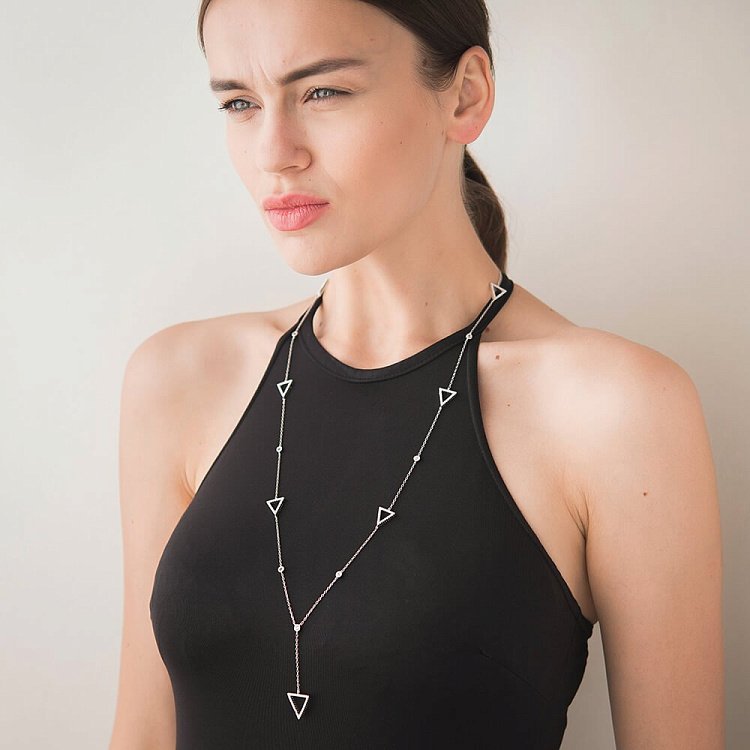 Срібне кольє "Трикутники" з фіанітами 18279 від ювелірного магазину Онікс