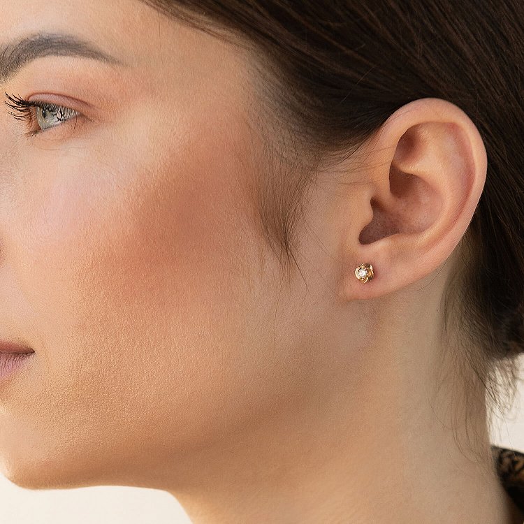 Золотые серьги - пусеты с фианитами с04136 от ювелирного магазина Оникс - 2