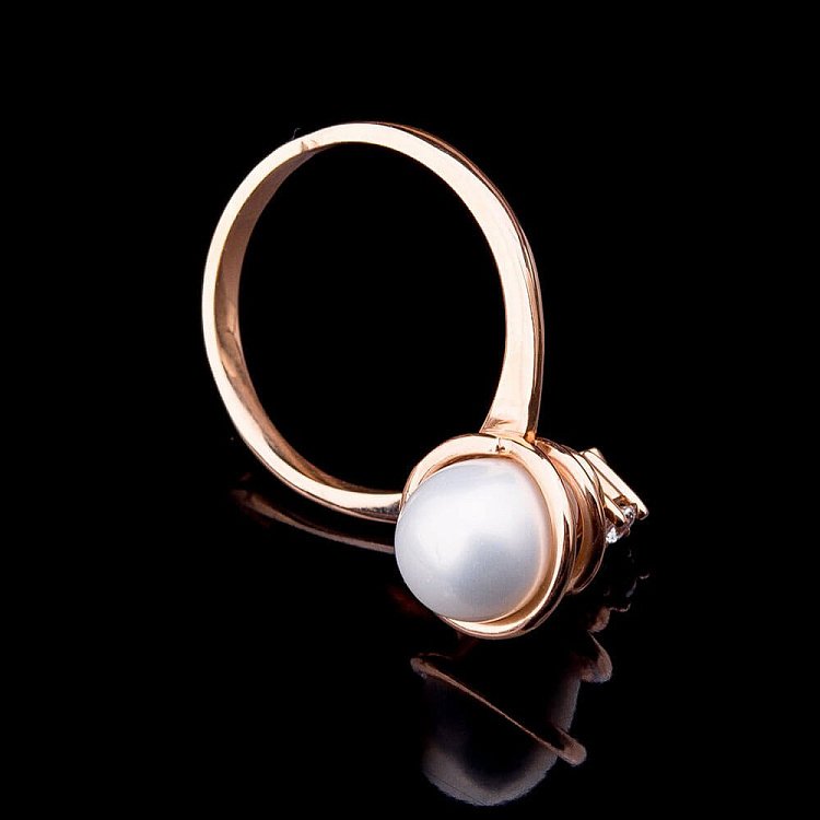 Золота каблучка з культивованими прісноводним перлами к01257 від ювелірного магазину Онікс - 1