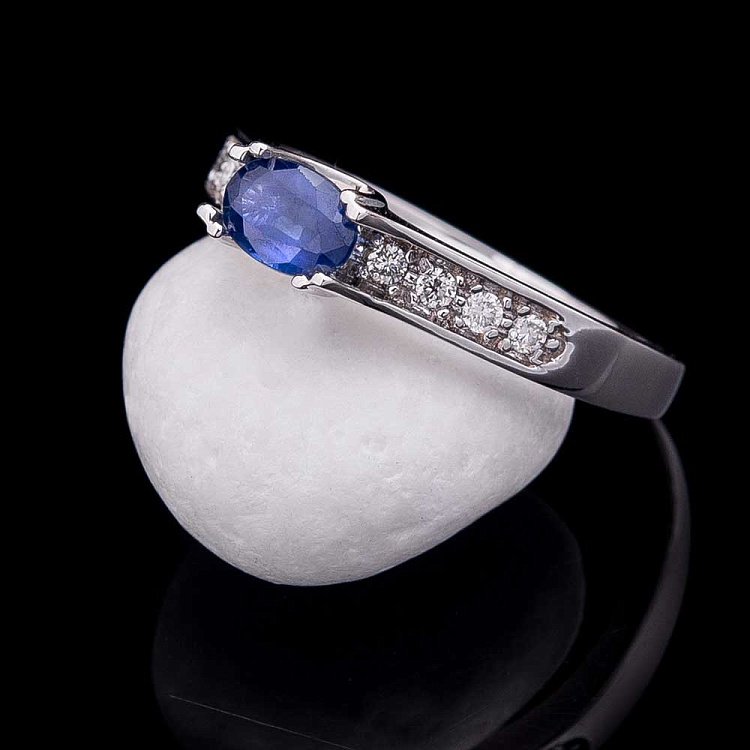 Золота каблучка з синім сапфіром і діамантами JR7995 від ювелірного магазину Онікс - 2