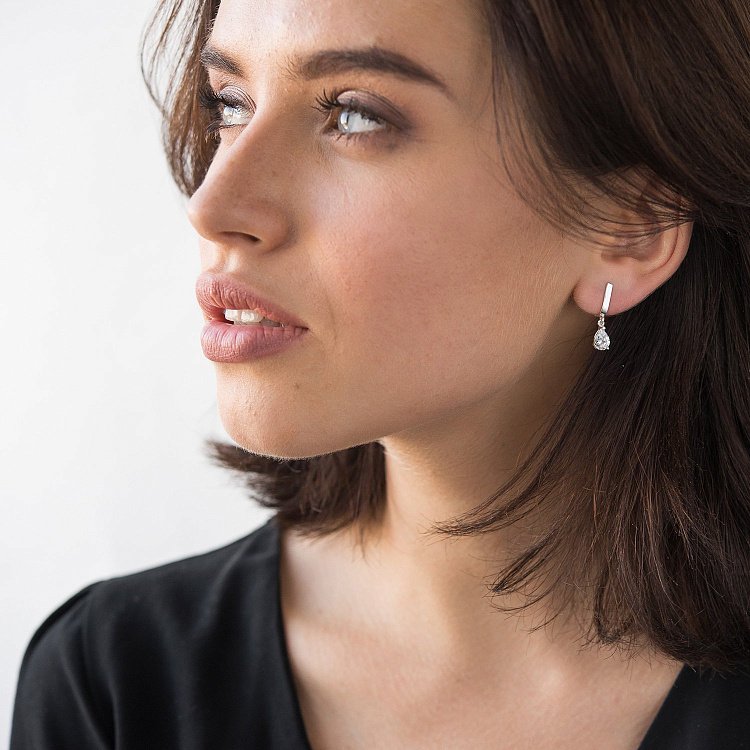 Серебряные серьги (фианиты) 121272 от ювелирного магазина Оникс