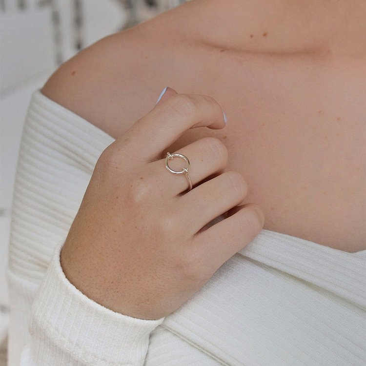 Срібна каблучка "Коло" 112280 від ювелірного магазину Онікс - 8