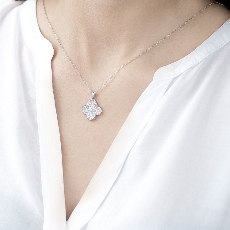 Серебряное колье с фианитами 18285 от ювелирного магазина Оникс