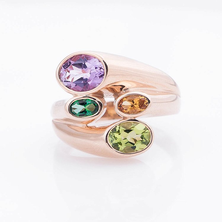 Золотое кольцо с натуральными камнями 02-1415.0.1230 от ювелирного магазина Оникс