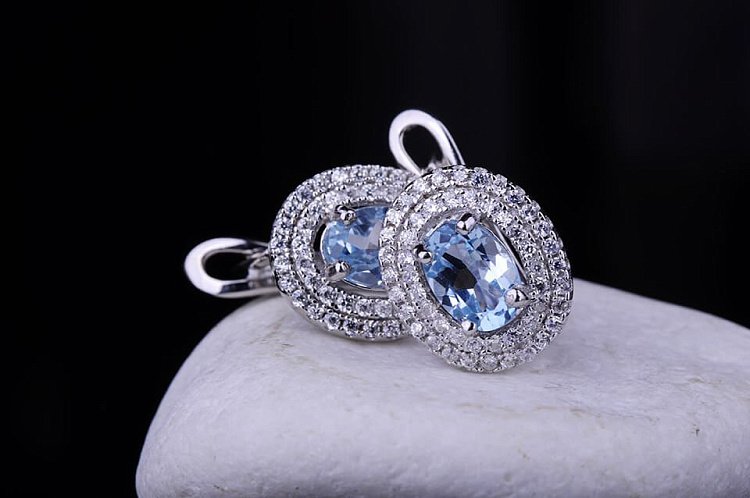 Женские серьги с голубым топазом (фианиты) 121349 от ювелирного магазина Оникс - 1