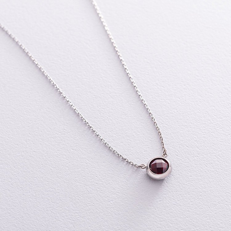 Серебряное колье с пиропом 18984 от ювелирного магазина Оникс
