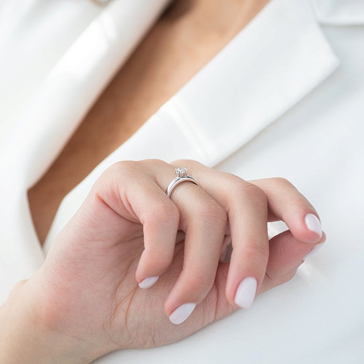 Заручальна каблучка в білому золоті (діамант) кб0141arp від ювелірного магазину Онікс - 1