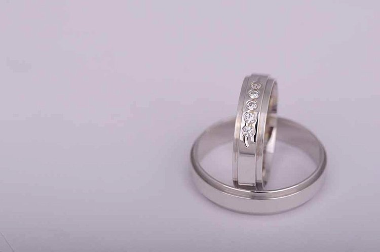 Обручка (фіаніти) обр000340 від ювелірного магазину Онікс - 1