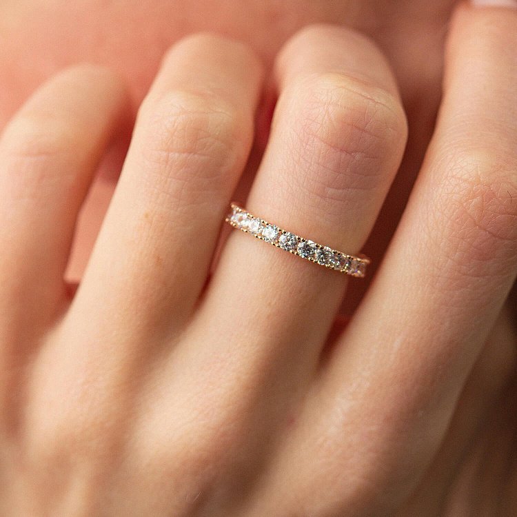 Каблучка "Paris" з доріжкою каменів в червоному золоті к07200 від ювелірного магазину Онікс - 6