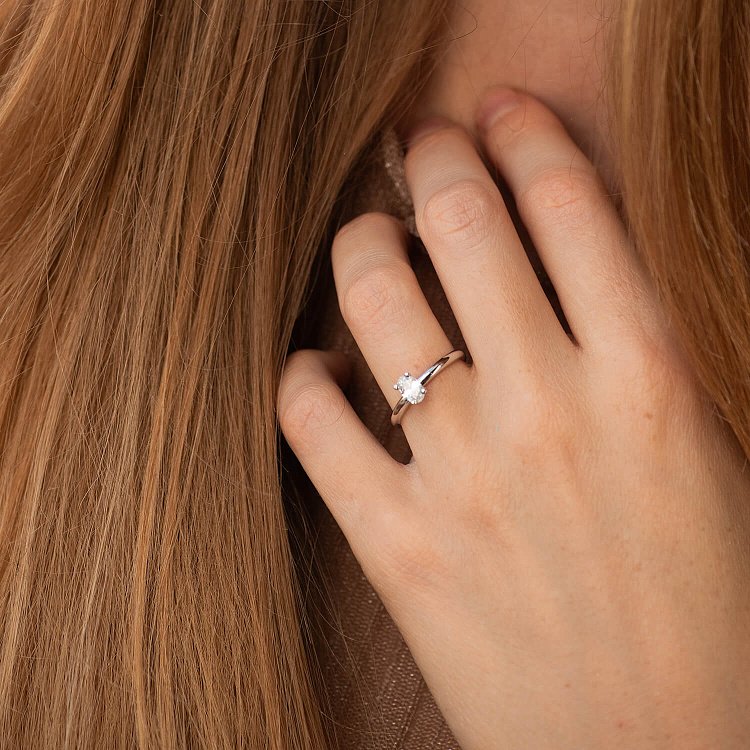 Заручальна каблучка в білому золоті (фіаніт овал) к08199 від ювелірного магазину Онікс - 3