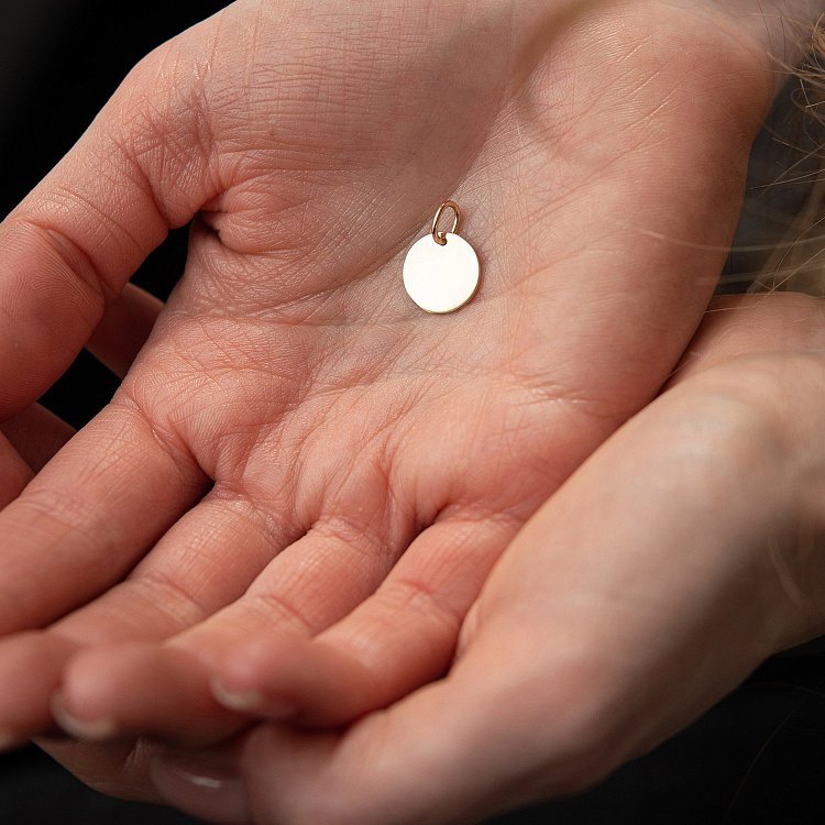 Золотой кулон Mini (возможна гравировка) п03782 - 2 Золотой кулон Mini (возможна гравировка) п03782 от ювелирного магазина Оникс - 2