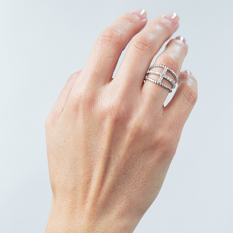 Срібна каблучка "Барселона" з фіанітами 901-01614 від ювелірного магазину Онікс - 3