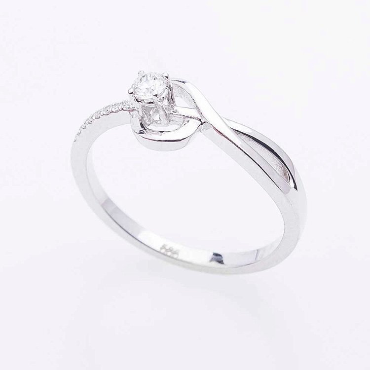 Золота каблучка з діамантами S00173R Золота каблучка з діамантами S00173R від ювелірного магазину Онікс