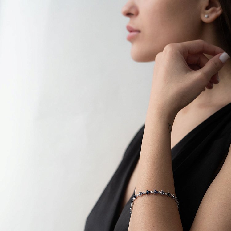 Золотой браслет с бриллиантами и сапфирами бб0024nl от ювелирного магазина Оникс - 1