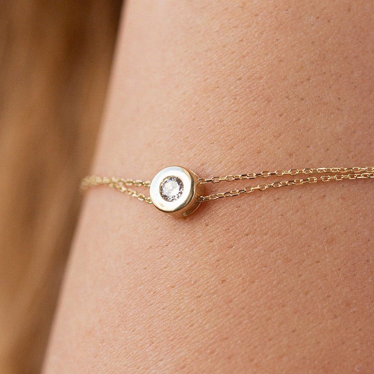 Браслет в желтом золоте с фианитом б04237 от ювелирного магазина Оникс - 1