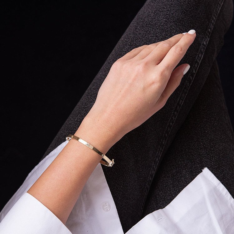 Жорсткий браслет "Love" з жовтого золота (фіаніт) б04741 від ювелірного магазину Онікс - 1