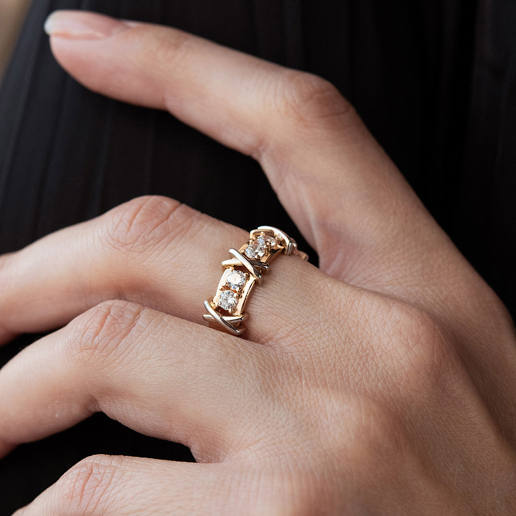 Каблучка "Rosie" з фіанітами (червоне золото) к08186 від ювелірного магазину Онікс - 1