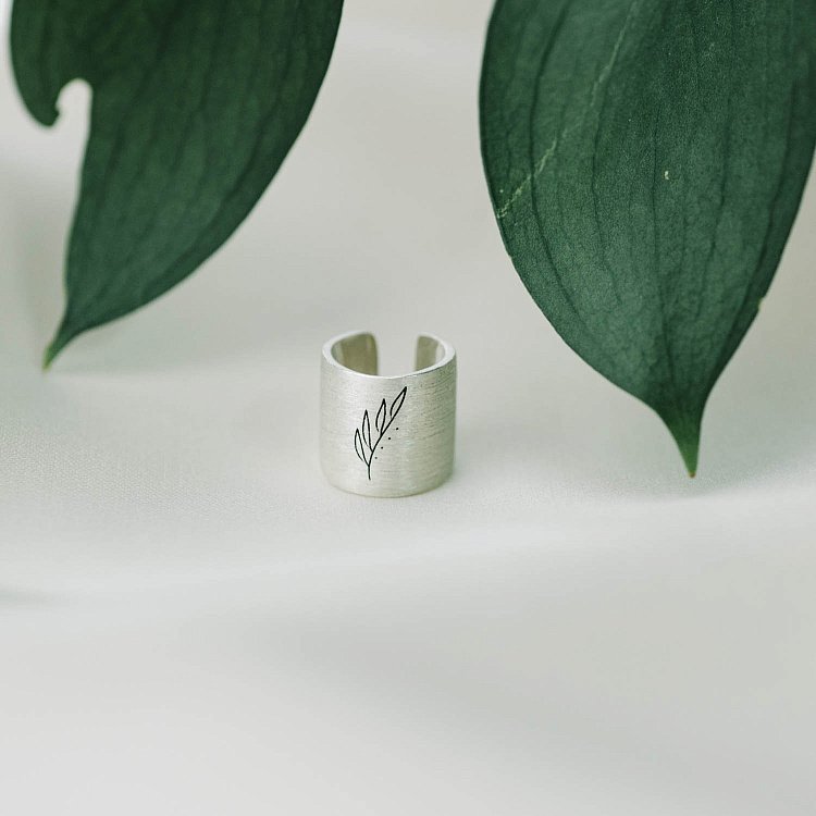 Срібна сережка-каффа "Гілочка" (матова) 122703vet від ювелірного магазину Онікс