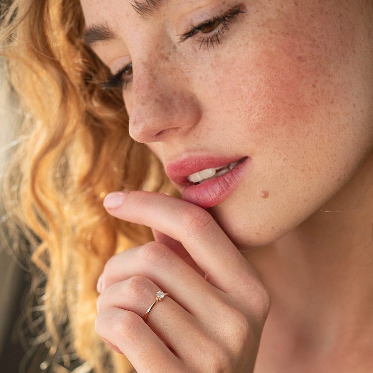 Помолвочное золотое кольцо с бриллиантом 227792421 от ювелирного магазина Оникс - 1