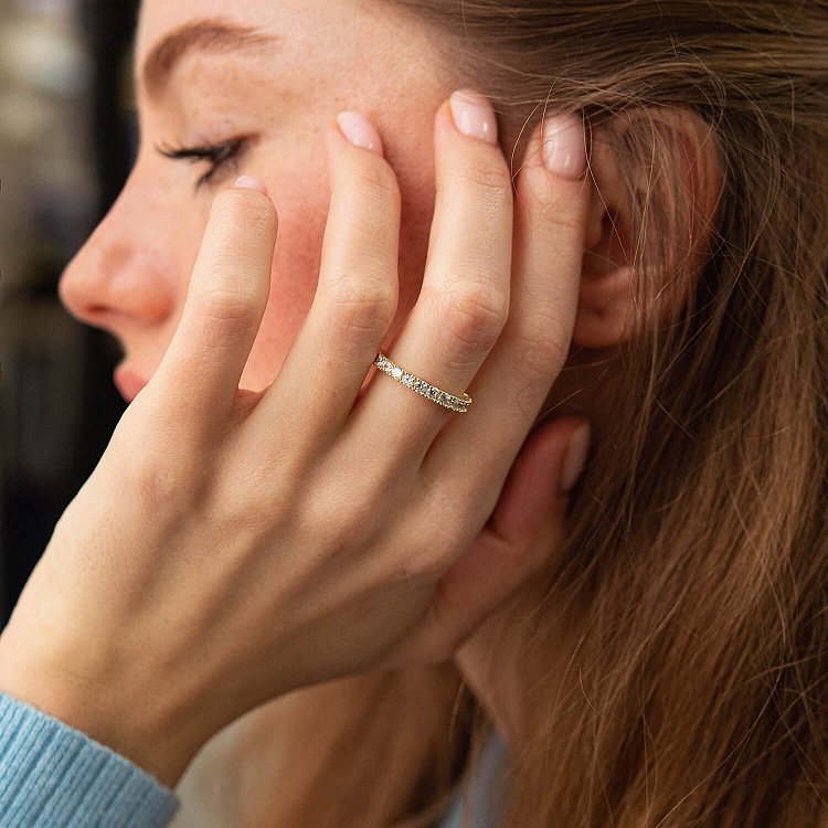 Каблучка "Paris" з доріжкою каменів у жовтому золоті к07201 від ювелірного магазину Онікс - 3