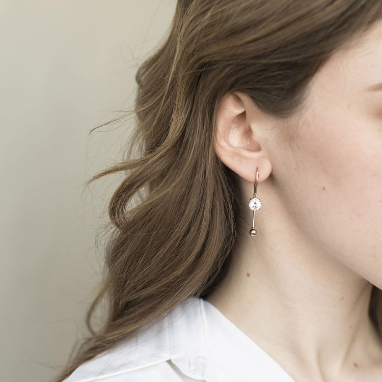 Золотые серьги с фианитами с06189 от ювелирного магазина Оникс - 3