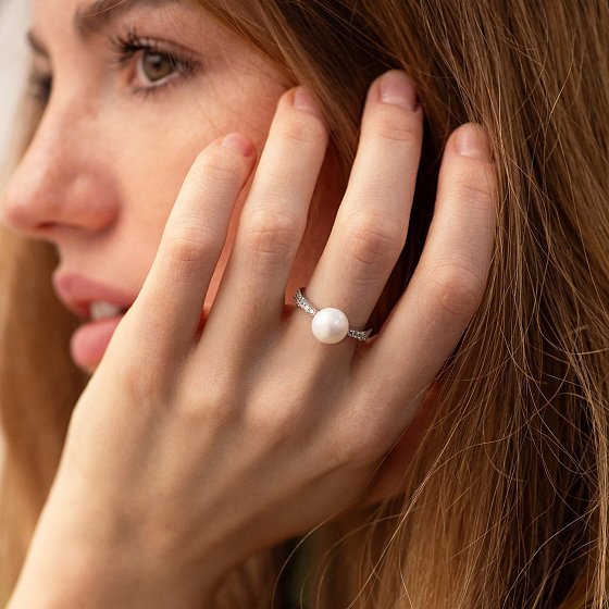 Серебряное кольцо с жемчугом и фианитами 901-00290 №2