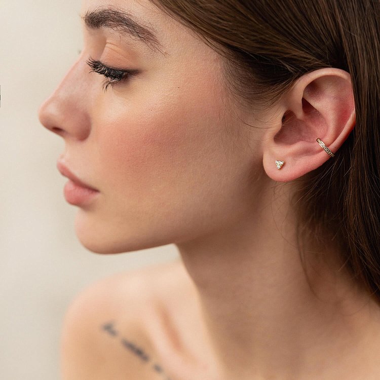 Золоті сережки - пусети "Трикутники" з фіанітами с07700 від ювелірного магазину Онікс - 8