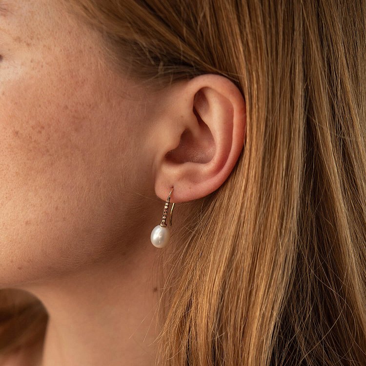 Золоті сережки - петельки "Олівія" з перлами і фіанітами с08514 від ювелірного магазину Онікс - 1