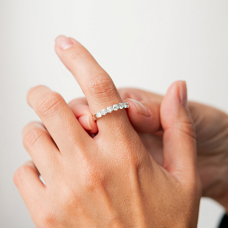 Золотое кольцо с бриллиантами кб0641lg от ювелирного магазина Оникс - 1