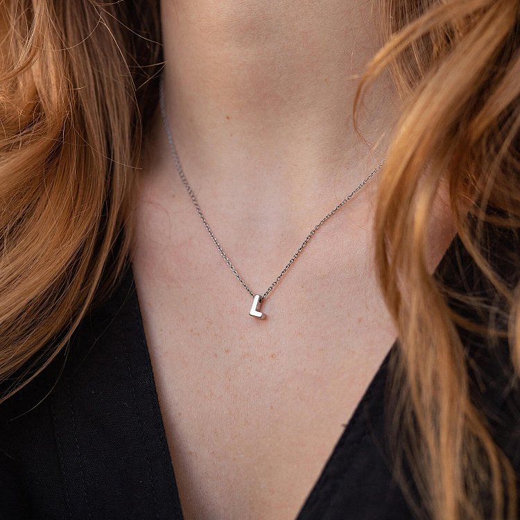 Серебряное колье с буквой "L" 1105 L от ювелирного магазина Оникс - 1